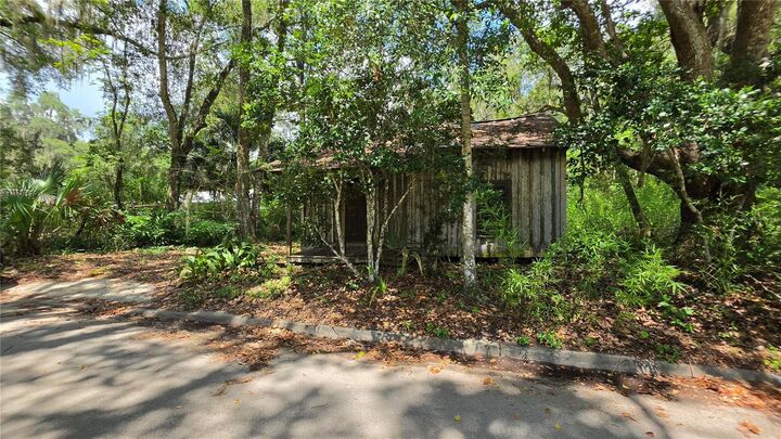Property Photo:  304 NW 5th Street  FL 32667 