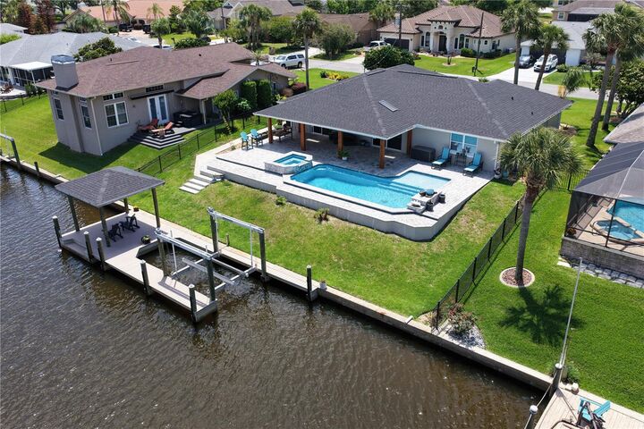 Property Photo:  13 Flametree Court  FL 32137 