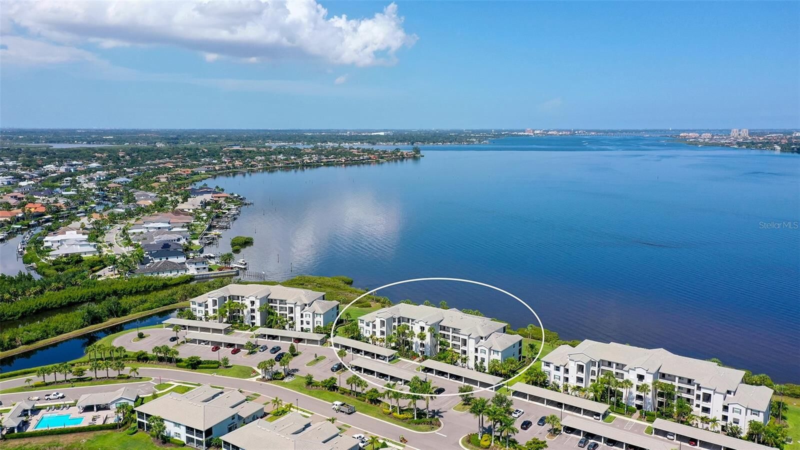 Property Photo: 910 Tidewater Shores Loop 103 FL 34208