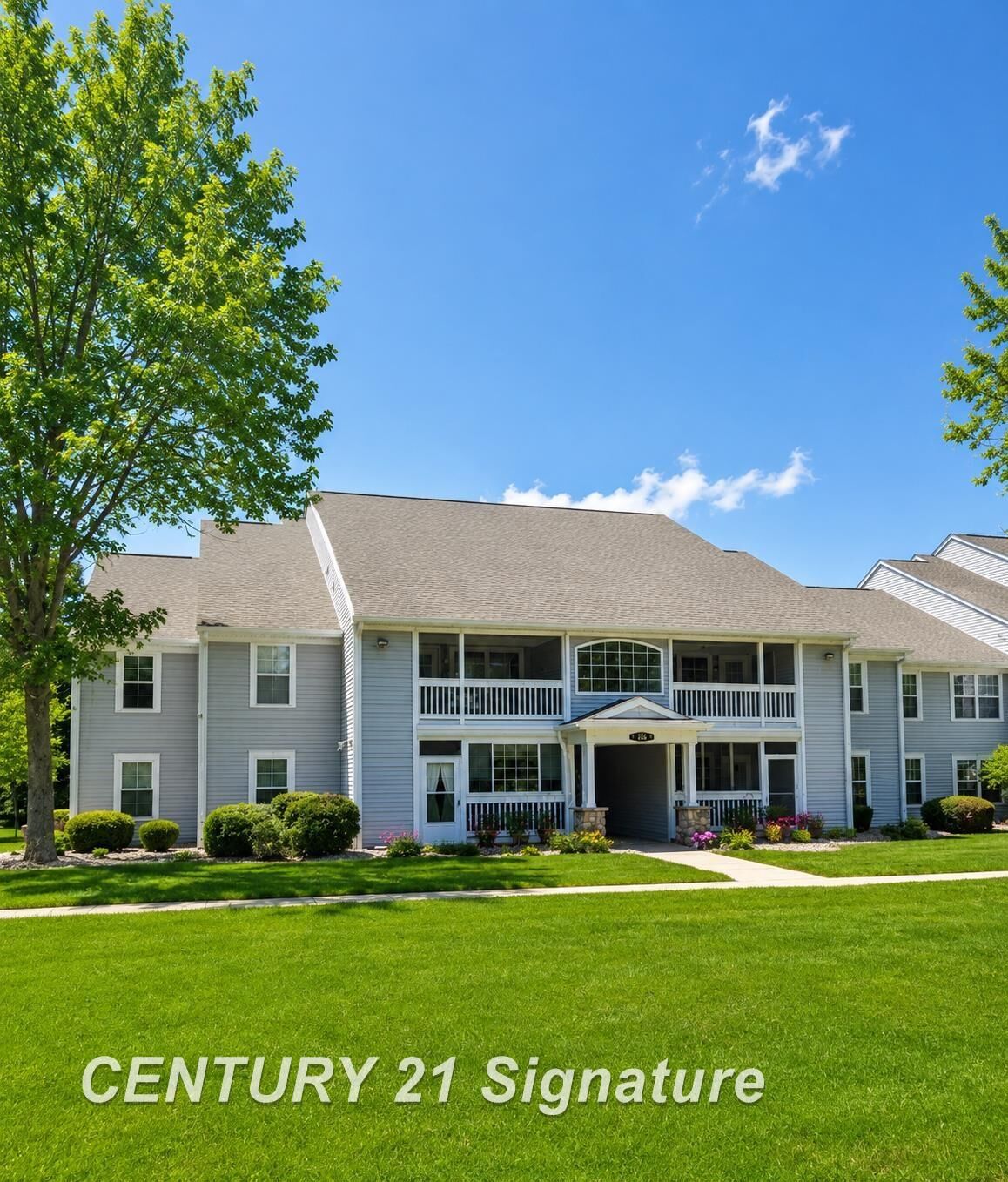 Property Photo:  12536 Saint Andrews Way  MI 48430 