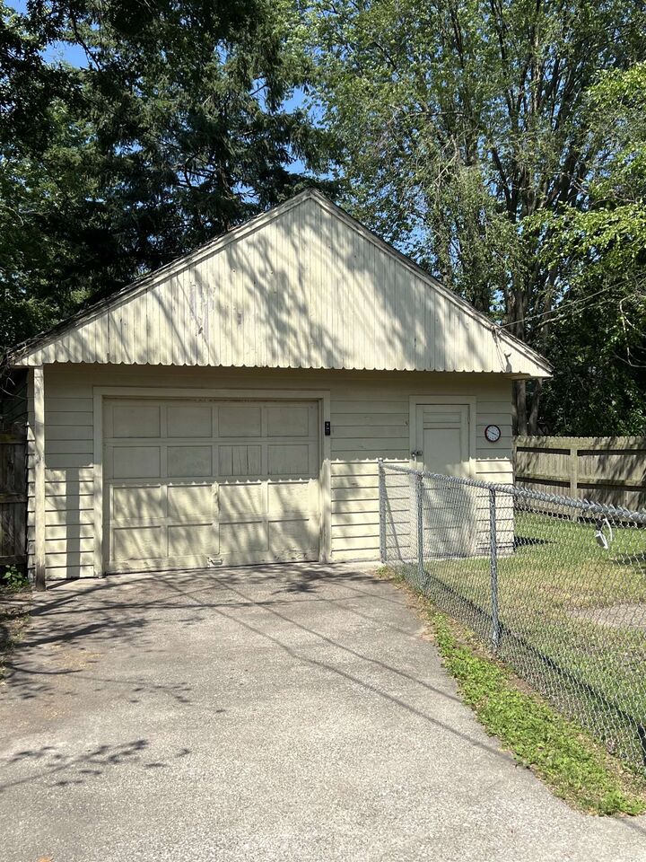 Property Photo: 207 Coolidge Drive MI 48706