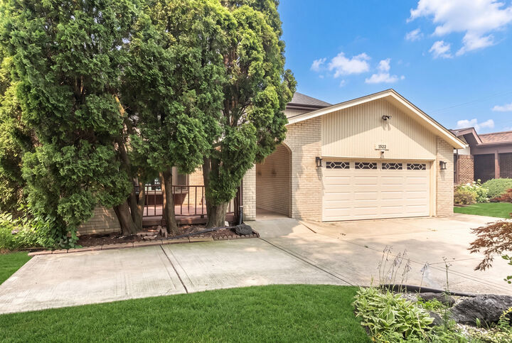 Property Photo: 1522 Monroe Avenue IL 60305