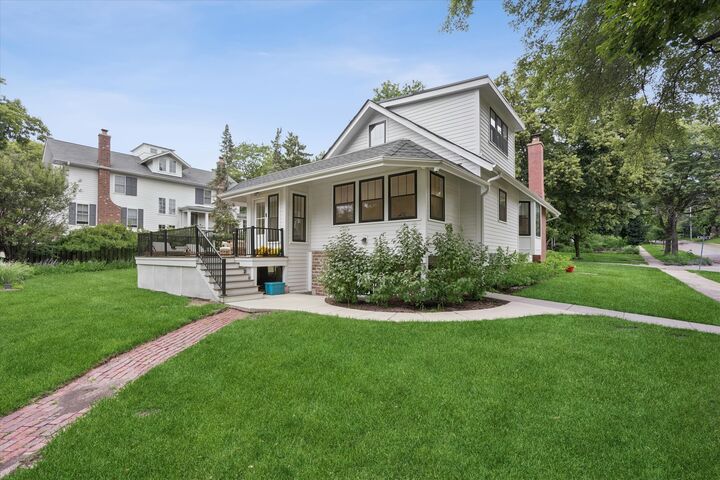 Property Photo: 146 E Maple Street IL 60521