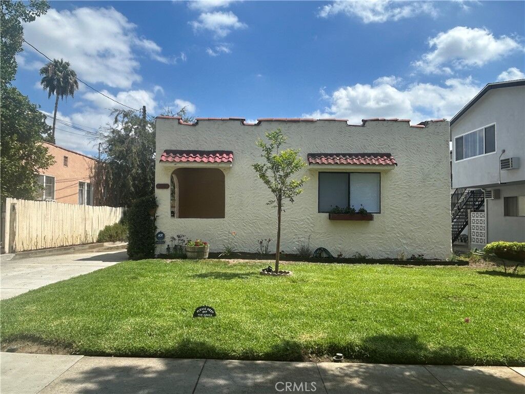 Property Photo:  214 E Stocker Street  CA 91207 