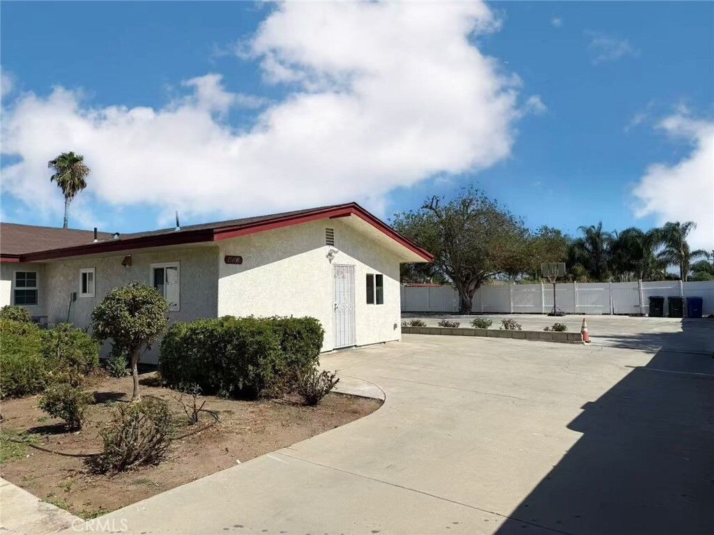 Property Photo:  453 W Locust Street B  CA 91762 