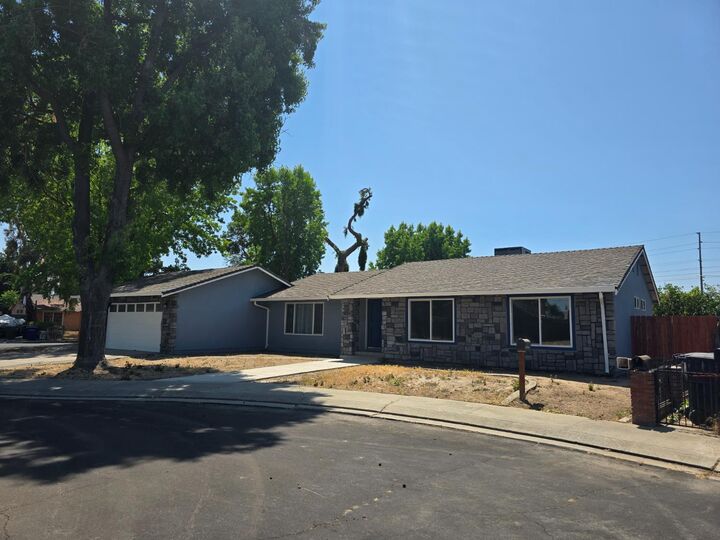 Property Photo:  1500 NW Kirkland Court  CA 95356 