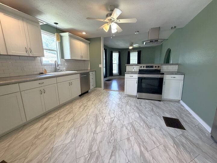Property Photo:  1304 Jackson Street  MO 64601 