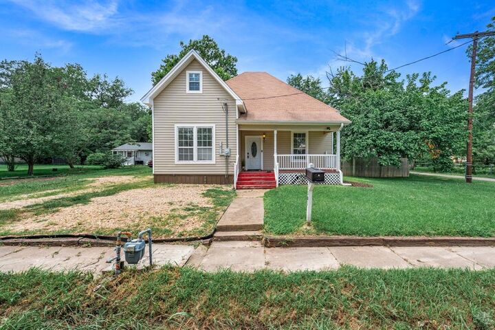 Property Photo: 1301 Locust Street TX 75428