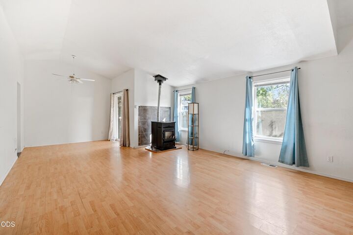 Property Photo: 2030 SW 28th Court OR 97756