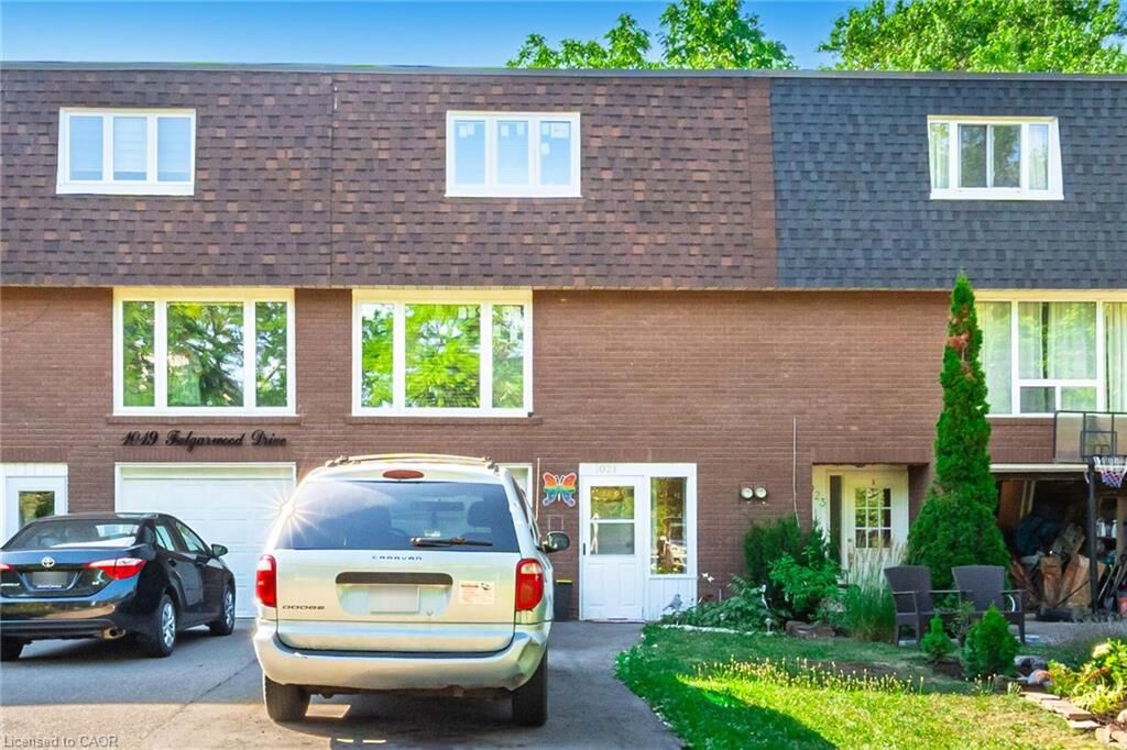 Property Photo: 1021 Falgarwood Drive ON L6H 1N7