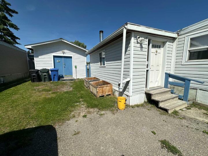 Property Photo: 1190 15 Avenue 49 AB T0M 0W0
