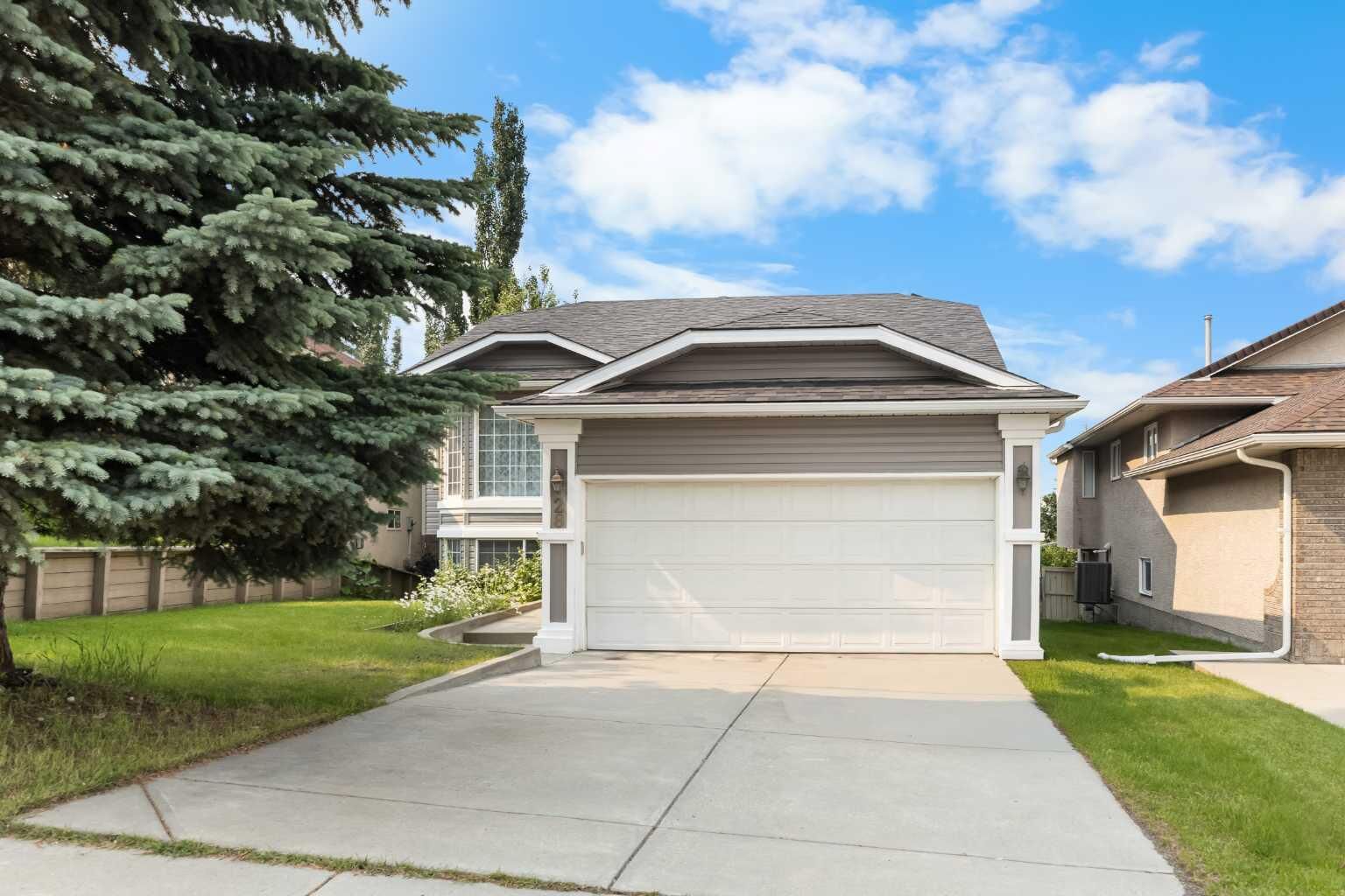 Property Photo: 28 Harvest Oak Drive NE AB T3K 4E2