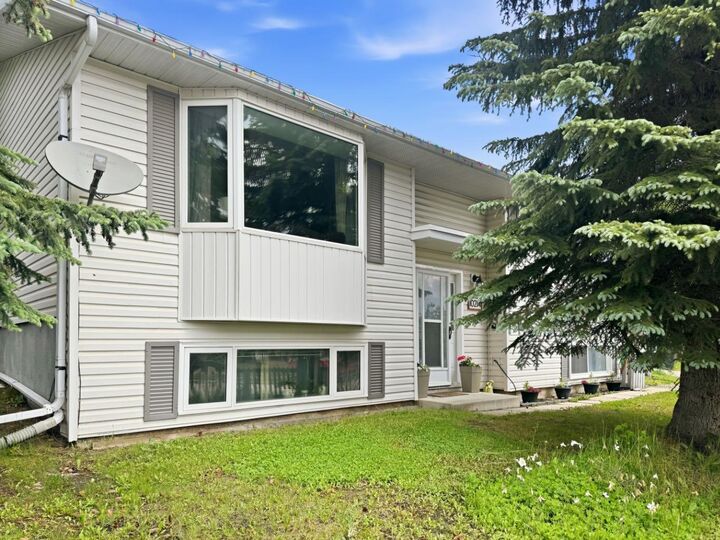 Property Photo:  10214 97 Avenue  AB T0E 0Y0 