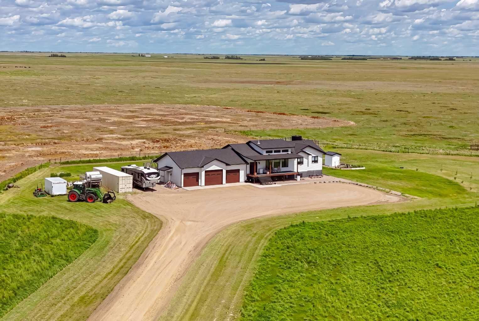 Property Photo: 10272 Township Road 300 AB T0J 1P0