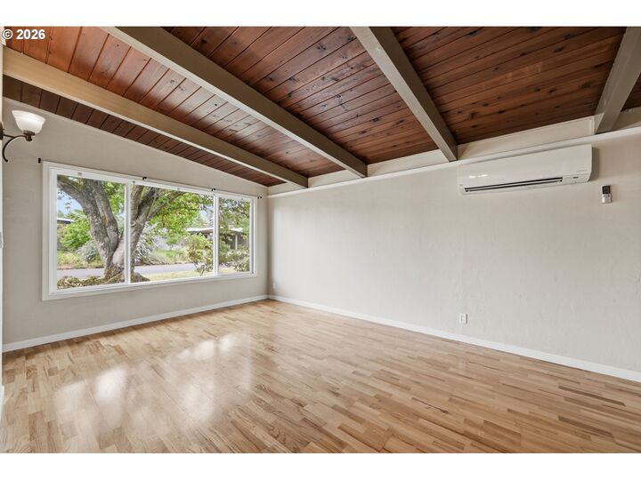 Property Photo:  1430 Barton St  OR 97404 
