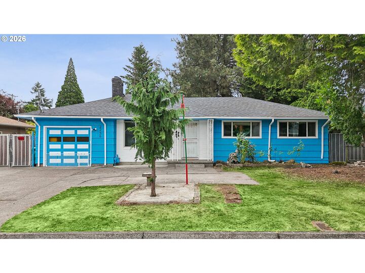 Property Photo:  2236 SE 185th Ave  OR 97233 