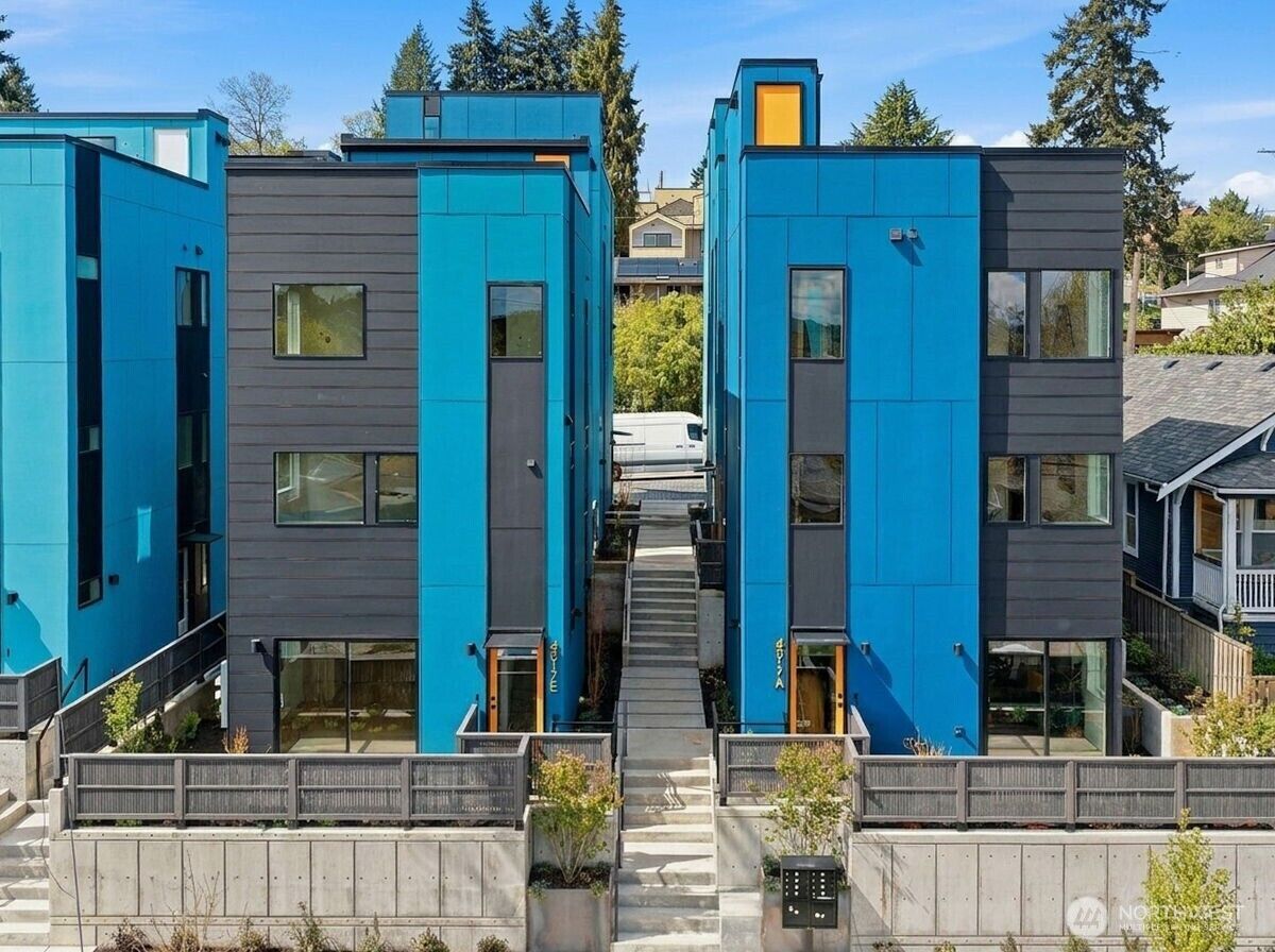 Property Photo:  4517  35th Avenue S E  WA 98118 