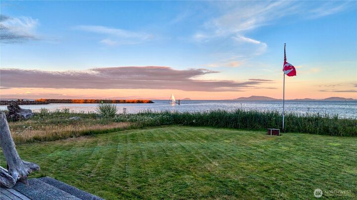 Property Photo:  1617  Edwards Drive  WA 98281 