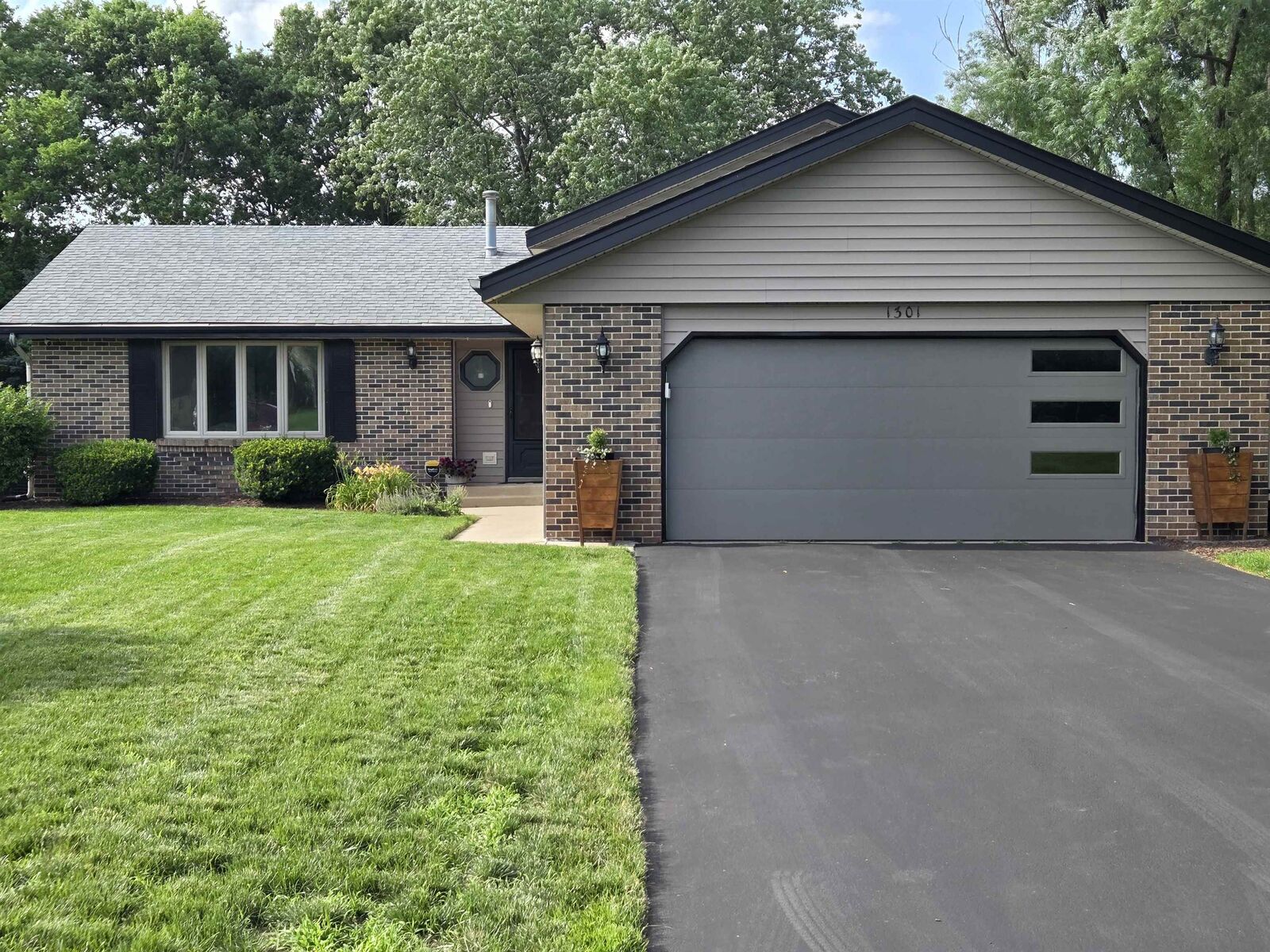 Property Photo:  1301 Armstrong Avenue  IL 61072 