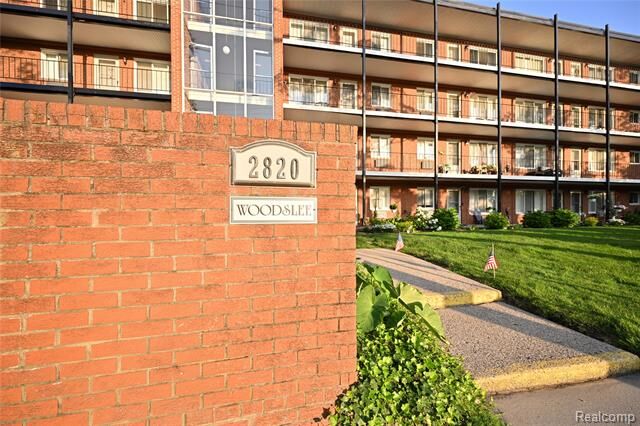Property Photo:  2820 Woodslee Drive 405  MI 48073 