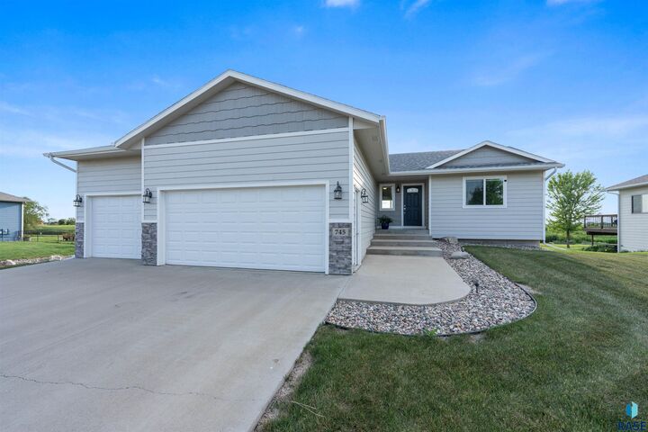 Property Photo: 745 Fox Ct SD 57064