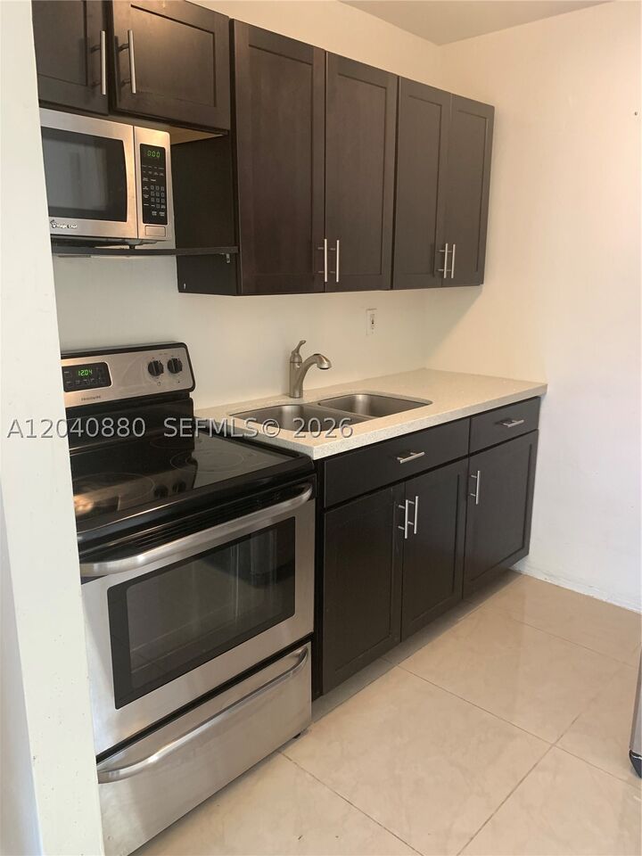 Property Photo: 2715 Tigertail Ave 109 FL 33133