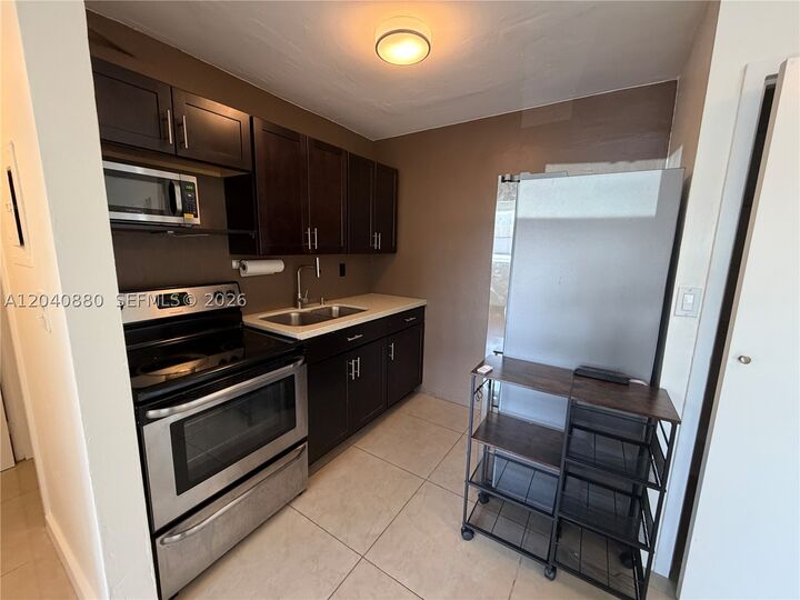 Property Photo: 2715 Tigertail Ave 109 FL 33133