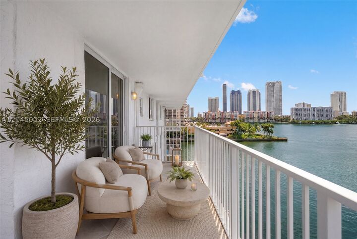Property Photo:  4000 NE 169th St 607  FL 33160 