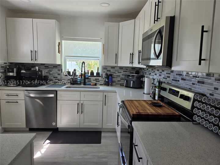 Property Photo: 140 NW 18th St FL 33060