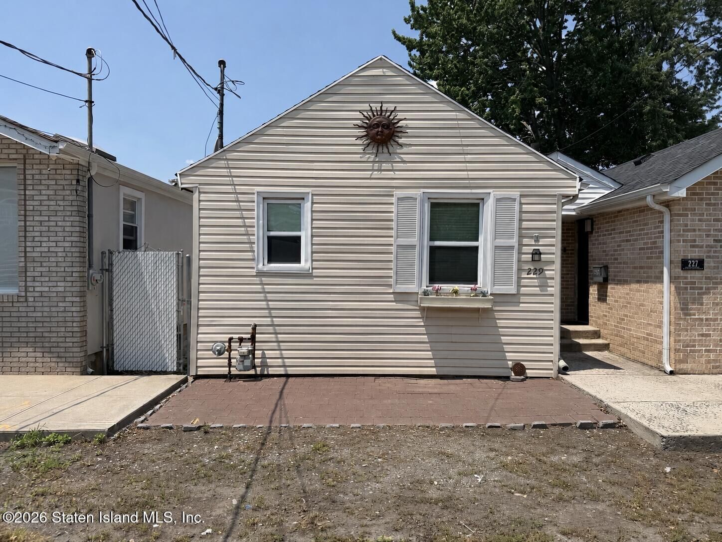 Property Photo:  229 Freeborn Street  NY 10306 