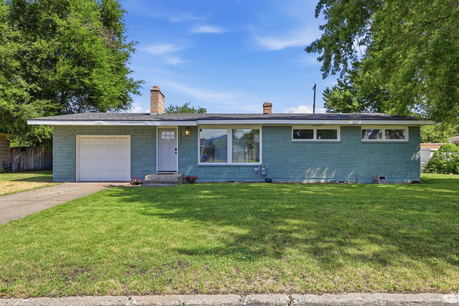 Property Photo:  7525 E Baldwin Ave  WA 99212 