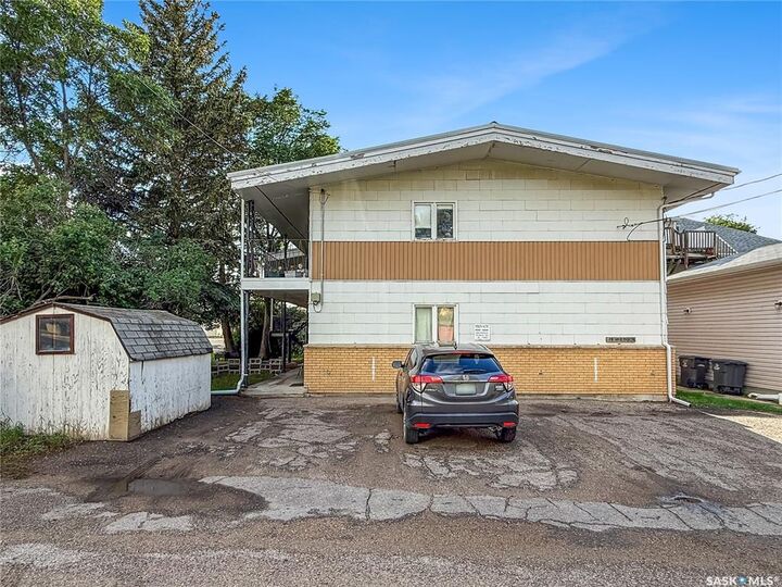 Property Photo: 211 2nd Avenue NE SK S9H 2C9