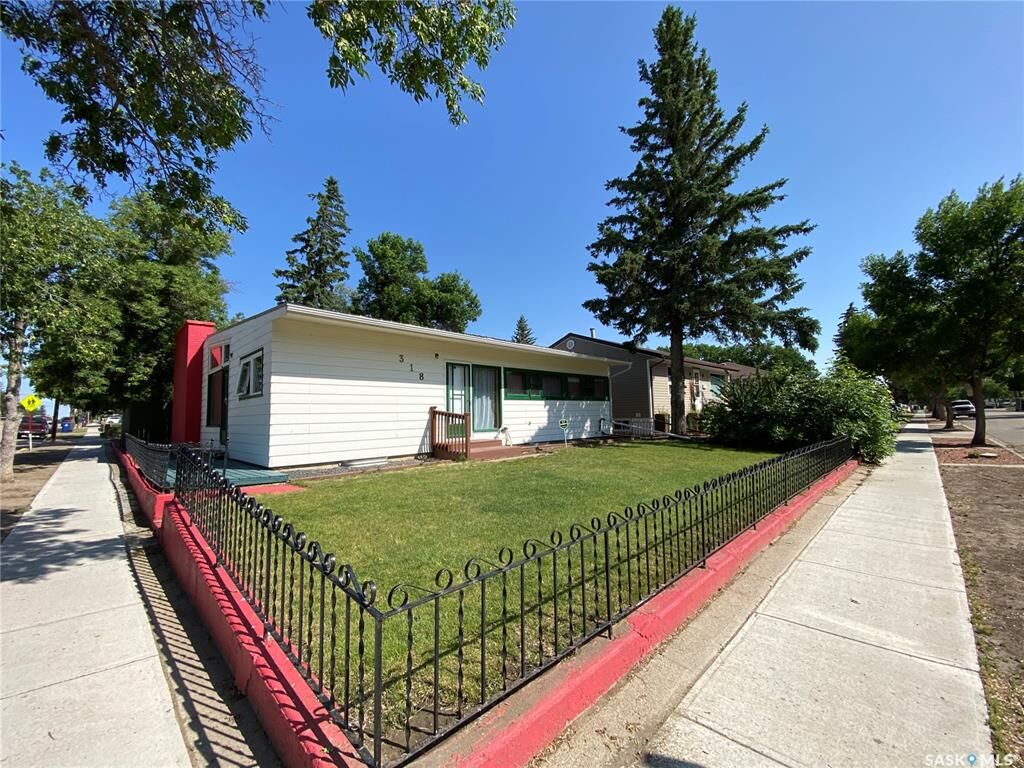Property Photo: 318 5th Avenue W SK S0L 1S0