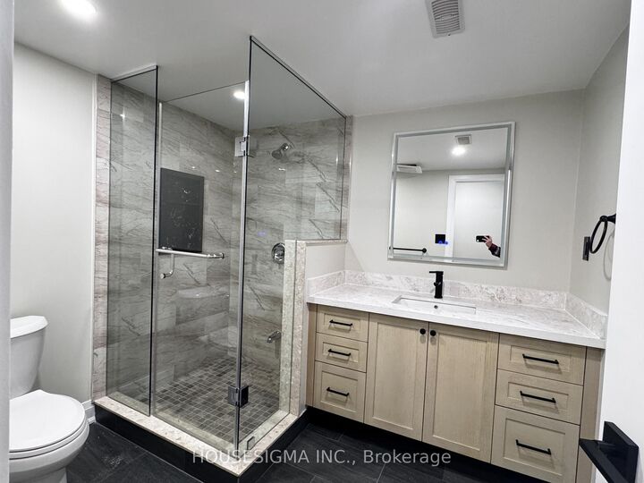 Property Photo:  9 Delevan Court B1  ON L4B 3W8 