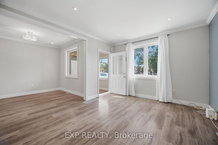 Property Photo:  1052 Alexandra Avenue  ON L5E 1Z8 