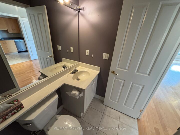 Photo de la propriété: 60 Old Mill Road 405 ON L6J 7V9