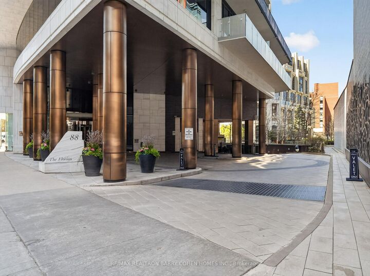 Property Photo: 88 Davenport Road 1202 ON M5R 0A5