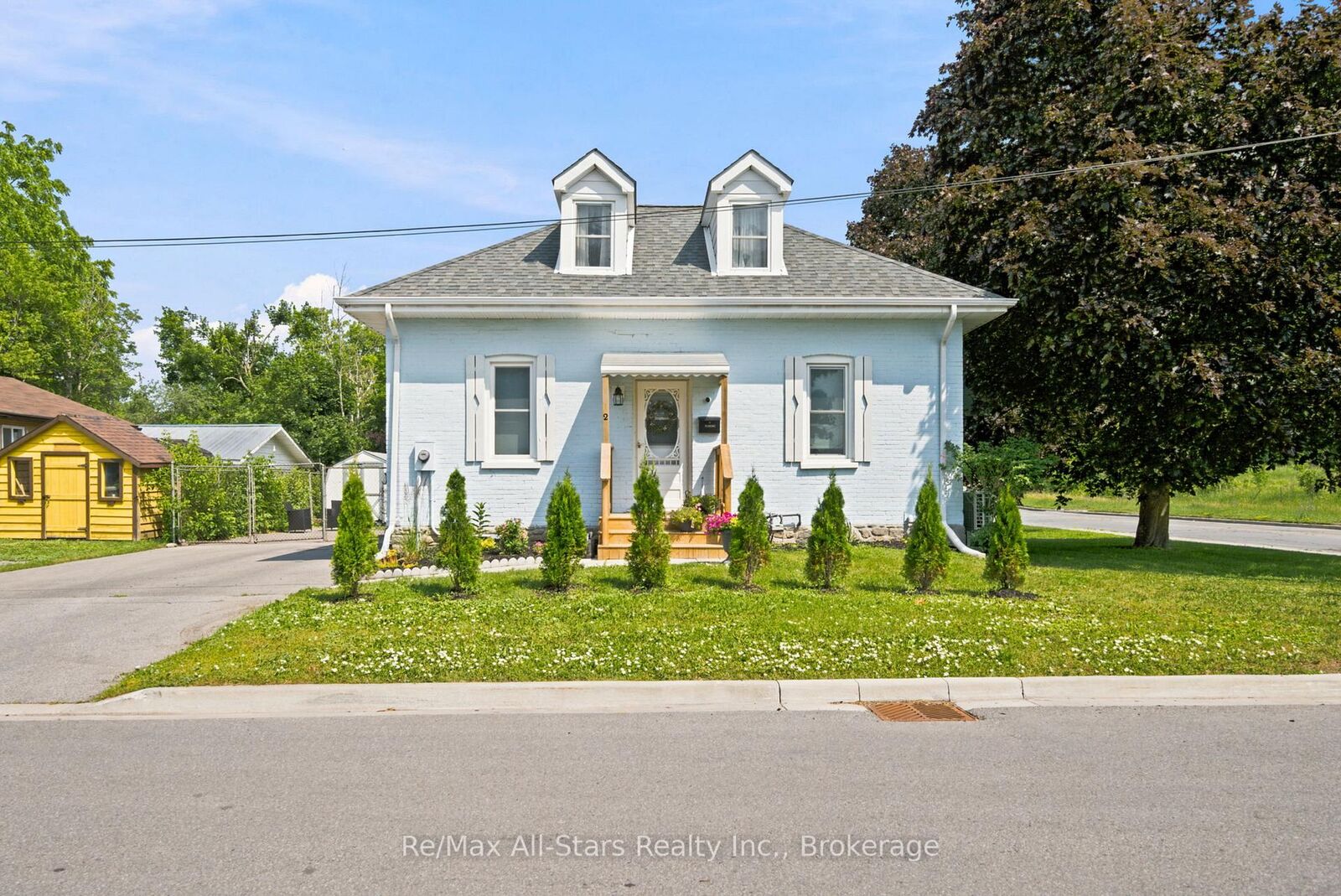 Property Photo:  2 Bond Street  ON K9V 3P3 