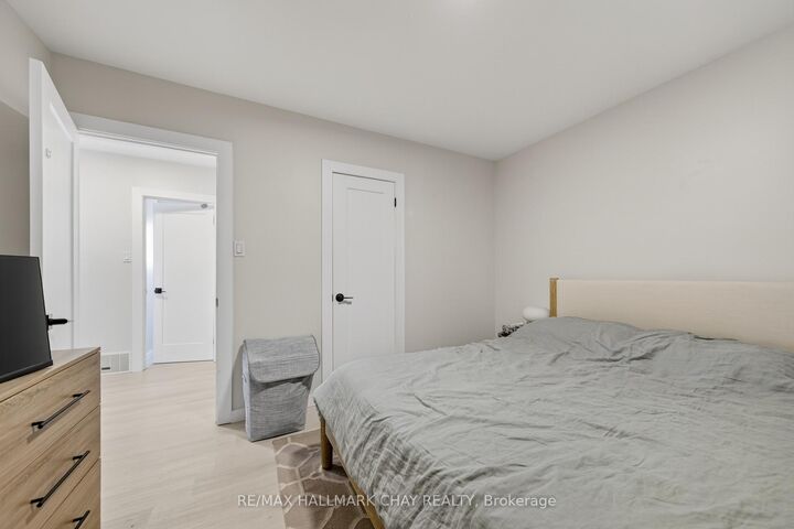 Property Photo:  89 North St West (Main Floor Only) Street N  ON L3V 3S7 