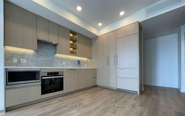Property Photo: 85 McMahon Drive 3501 ON M2K 0H1