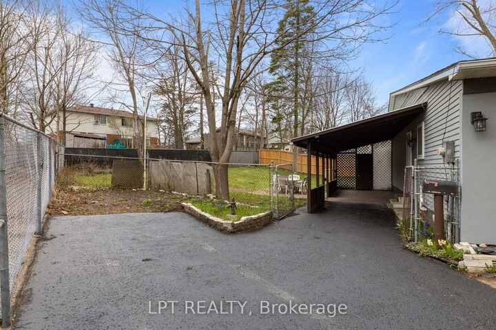 Property Photo:  55H Chaucer Crescent  ON L4N 4T8 
