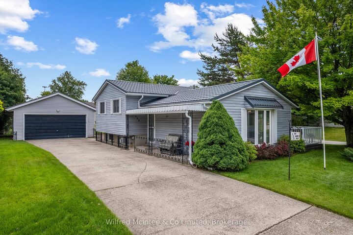 455 Bruce Street — photo 1