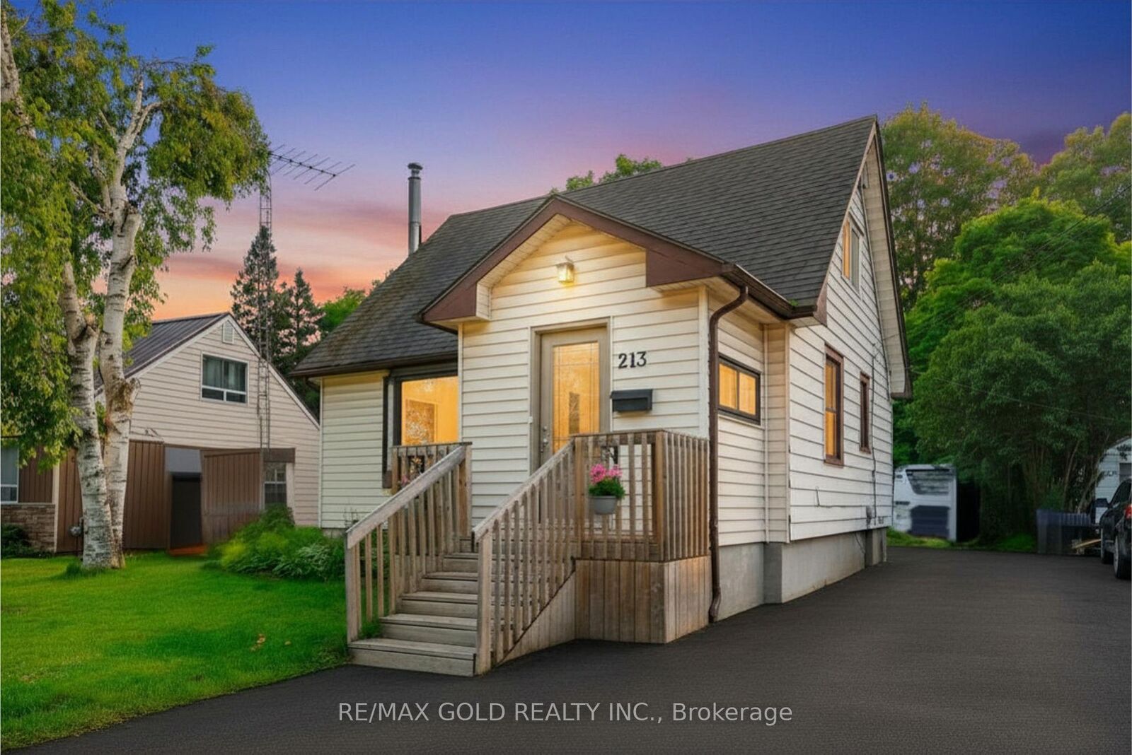 Property Photo:  213 Mason Boulevard  ON L7J 1A7 