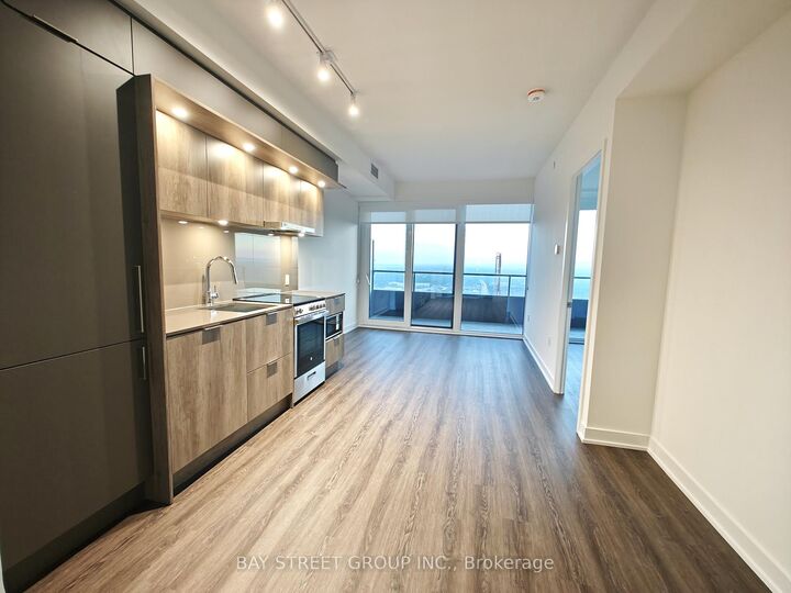 Property Photo:  448 Burnhamthorpe Road W 4801  ON L5B 4M6 