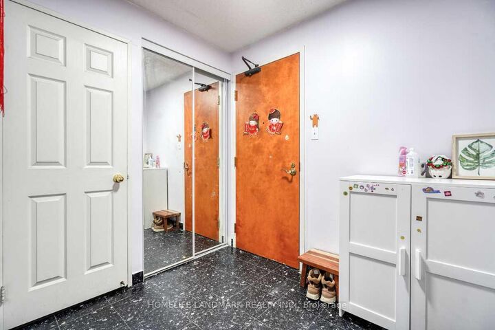 Property Photo:  260 Doris Avenue 302  ON M2N 6X9 
