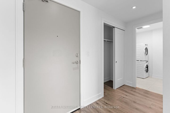 Property Photo:  185 Dunlop Street E 621  ON L4M 0L7 