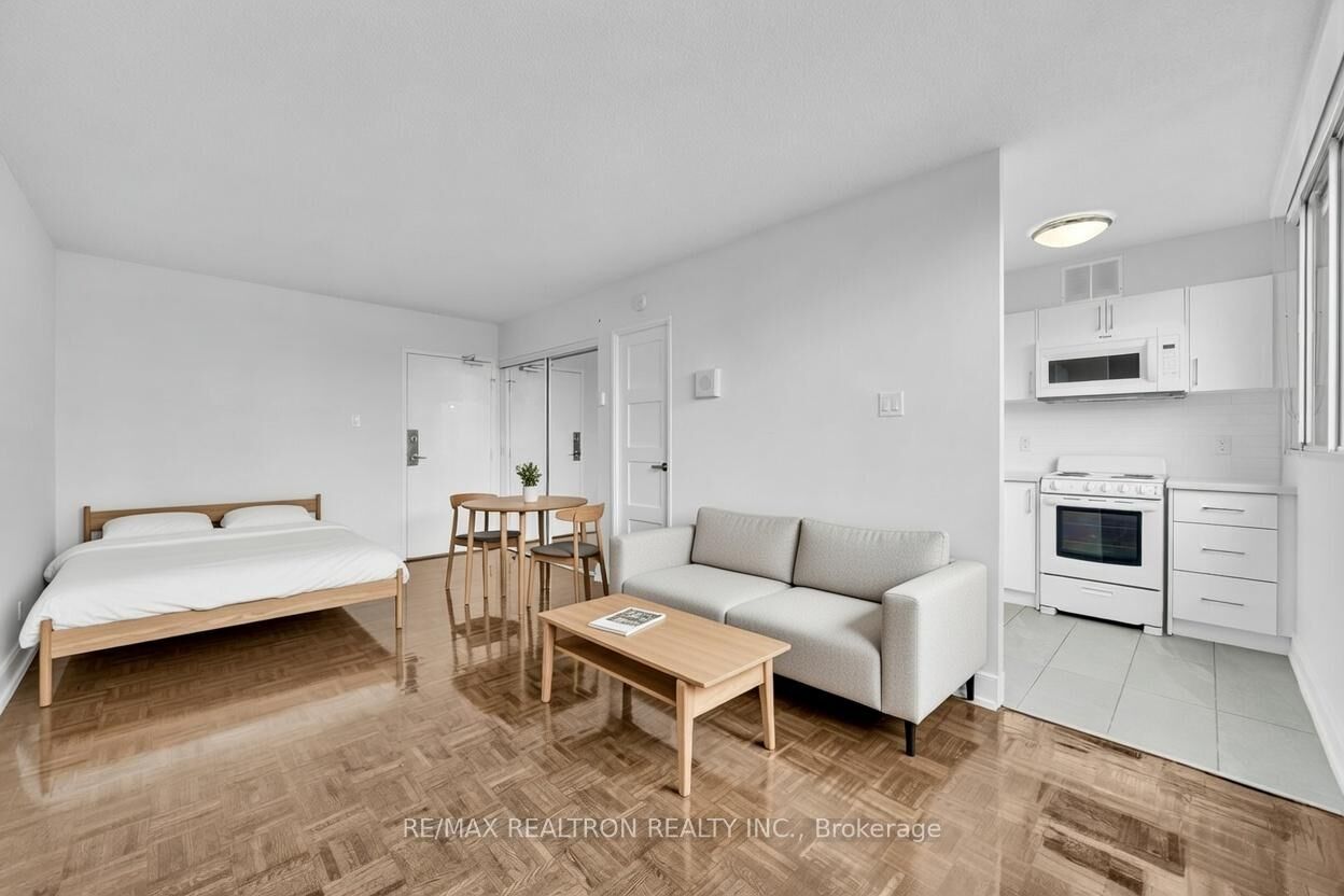 Property Photo:  33 Isabella Street 1505  ON M4Y 2P7 