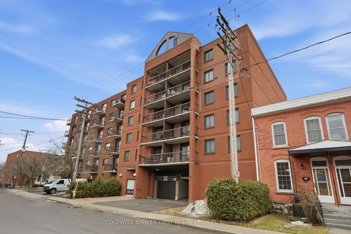 Property Photo:  222 Guigues Avenue 402  ON K1N 5J2 