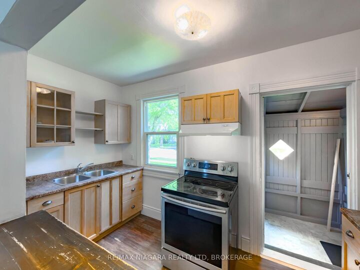 Property Photo: 51 Plymouth Road ON L3B 3C5