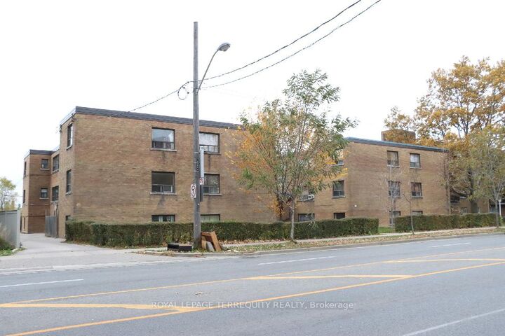 Property Photo:  2550 Keele Street 1  ON M6L 2N8 